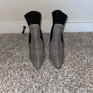 Steve Madden Plaid booties